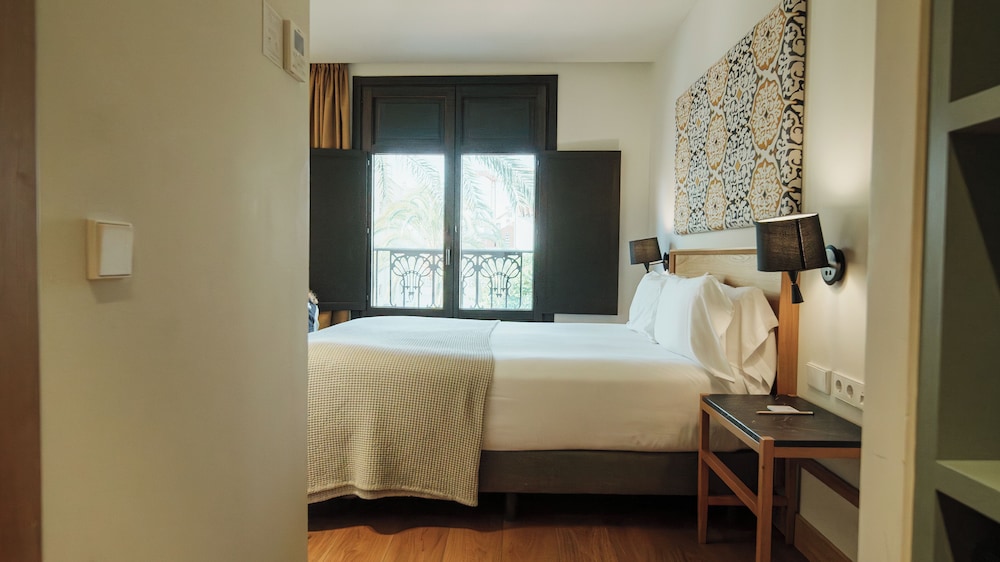 Hotel Estepona Plaza — Hotel rooms in Estepona, Andalusia
