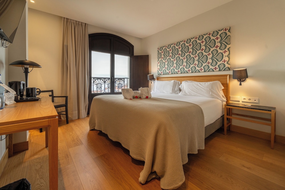 Hotel Estepona Plaza — Hotel rooms in Estepona, Andalusia