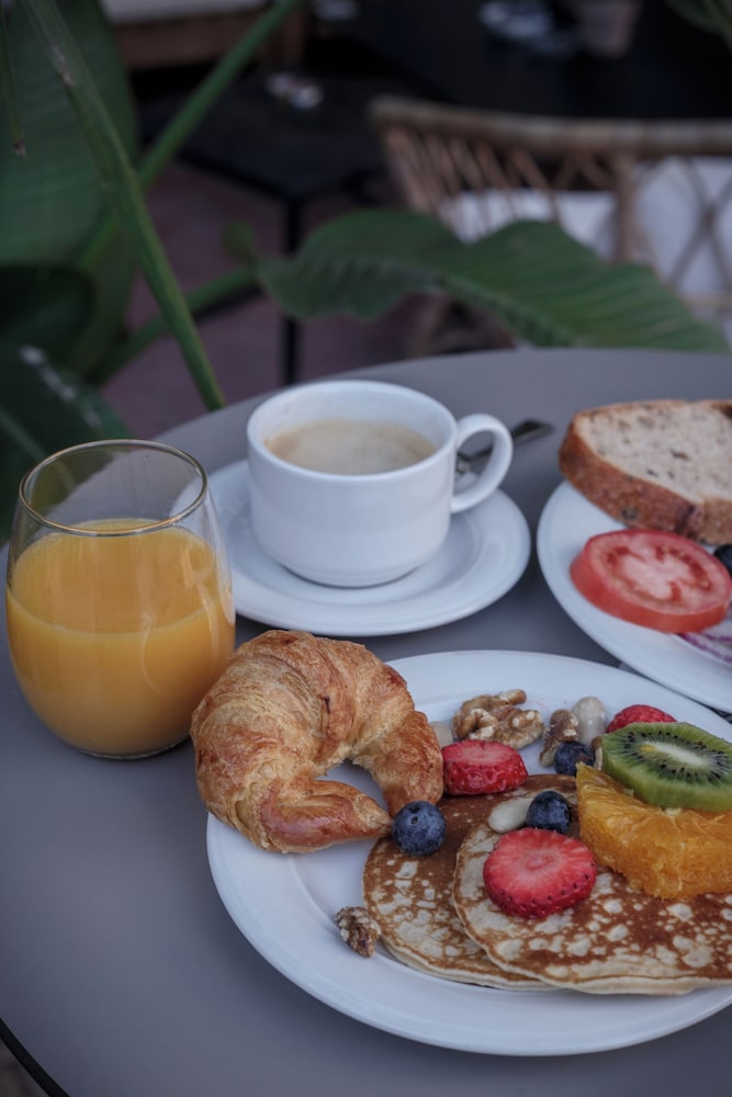 Hotel Estepona Plaza — Restaurant & bars in Estepona, Andalusia