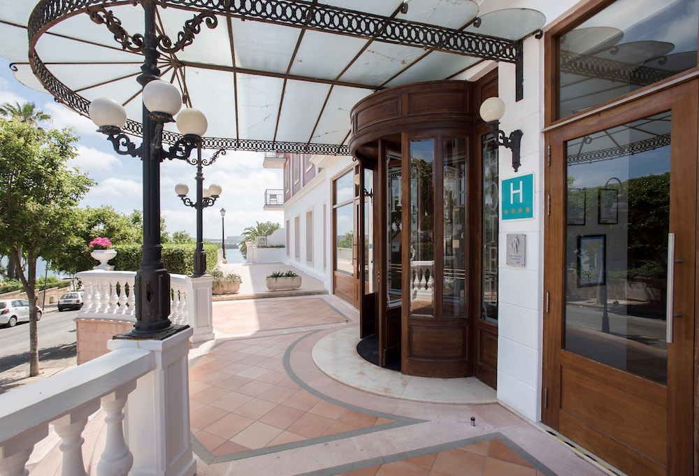 Senator Port Mahón — Hotel building in Mahon, Balearic Islands