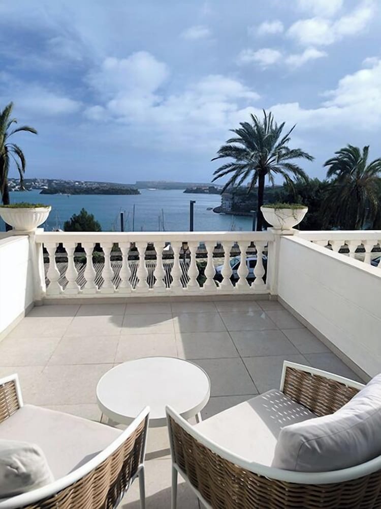 Senator Port Mahón — Hotel building in Mahon, Balearic Islands