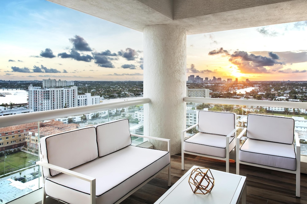 Conrad Fort Lauderdale Beach — Hotel rooms in Fort Lauderdale, Florida