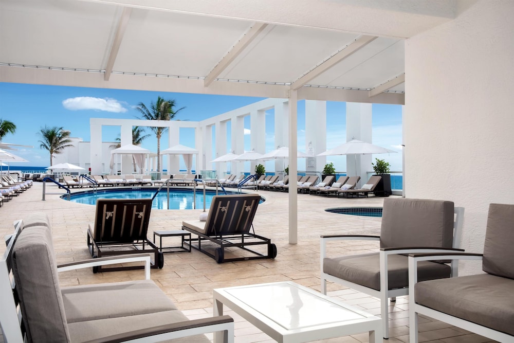 Conrad Fort Lauderdale Beach — Swimming pool in Fort Lauderdale, Florida