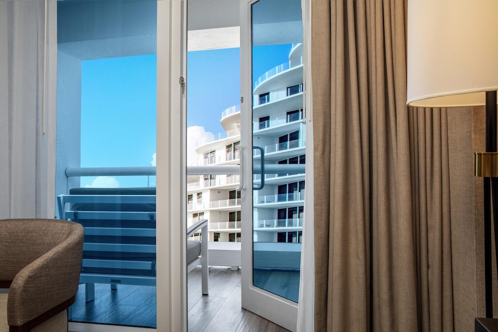 Conrad Fort Lauderdale Beach — Hotel rooms in Fort Lauderdale, Florida