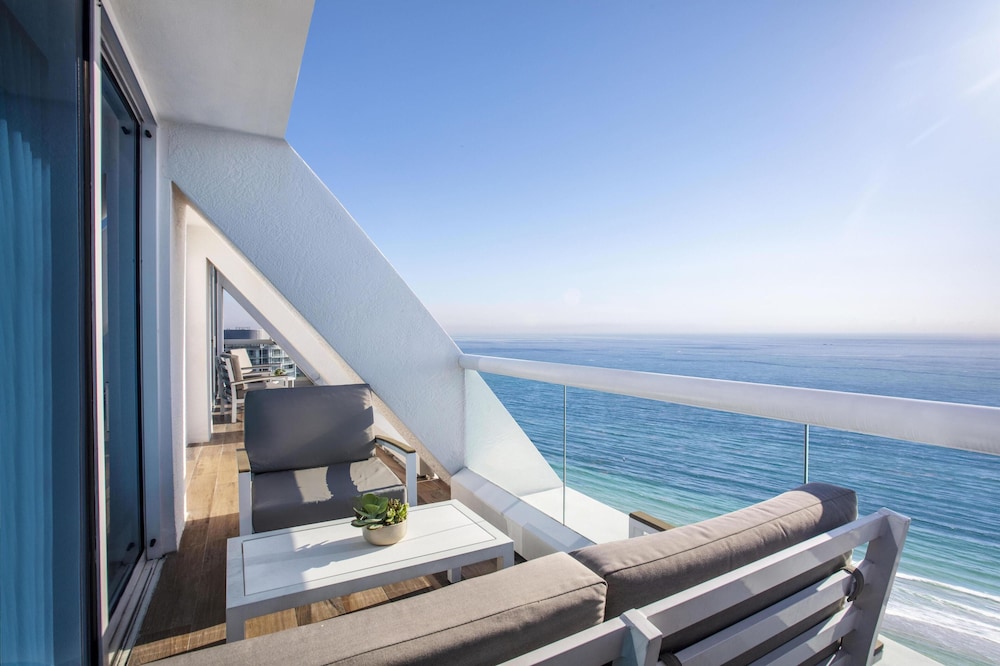 Conrad Fort Lauderdale Beach — Hotel rooms in Fort Lauderdale, Florida
