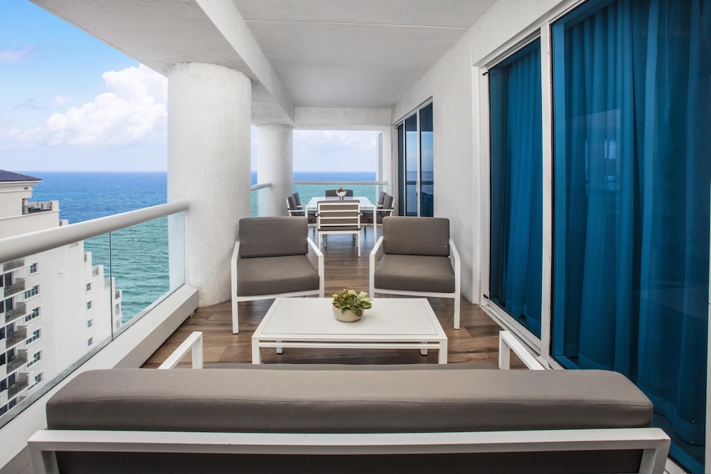 Conrad Fort Lauderdale Beach — Hotel rooms in Fort Lauderdale, Florida