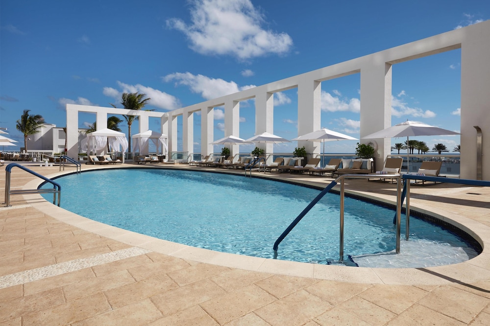 Conrad Fort Lauderdale Beach — Swimming pool in Fort Lauderdale, Florida