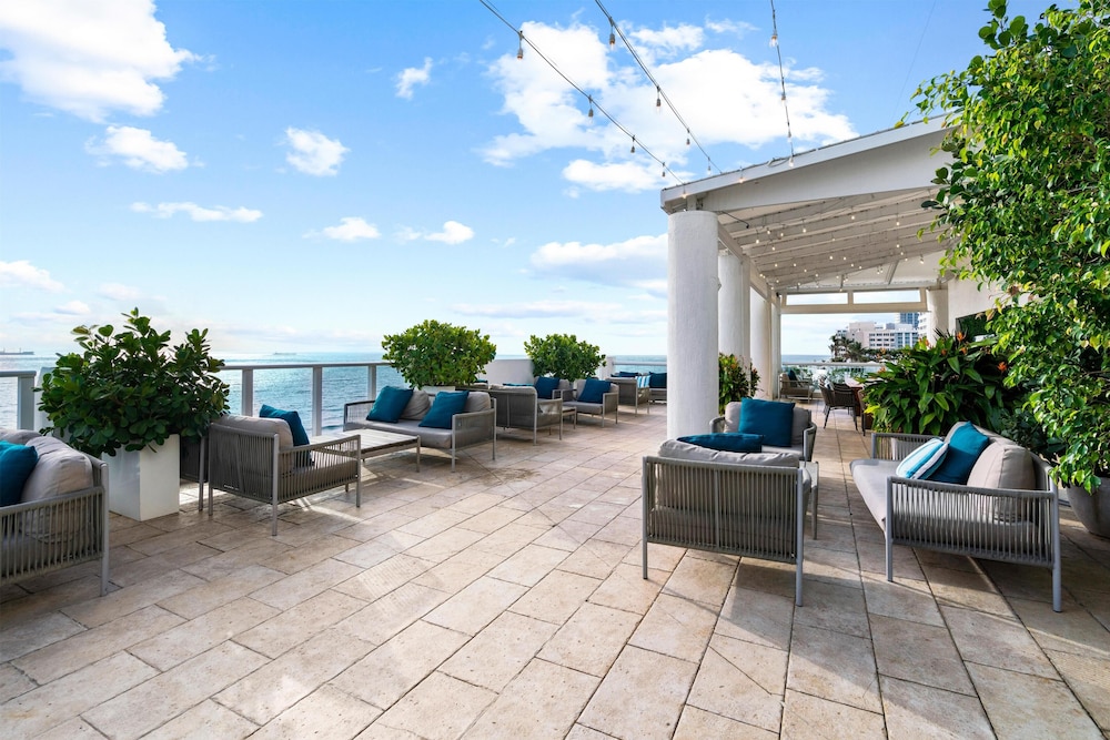 Conrad Fort Lauderdale Beach — Restaurant & bars in Fort Lauderdale, Florida