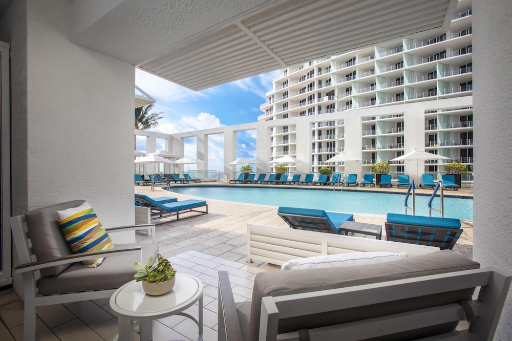 Conrad Fort Lauderdale Beach — Swimming pool in Fort Lauderdale, Florida