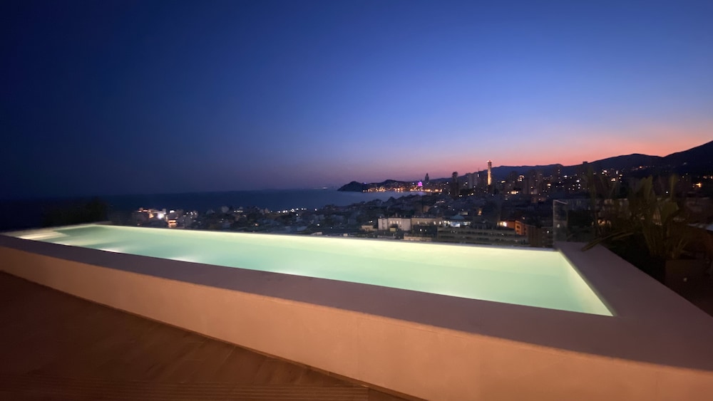 Hotel Primavera Park **** Superior — Swimming pool in Benidorm, Valencian Community