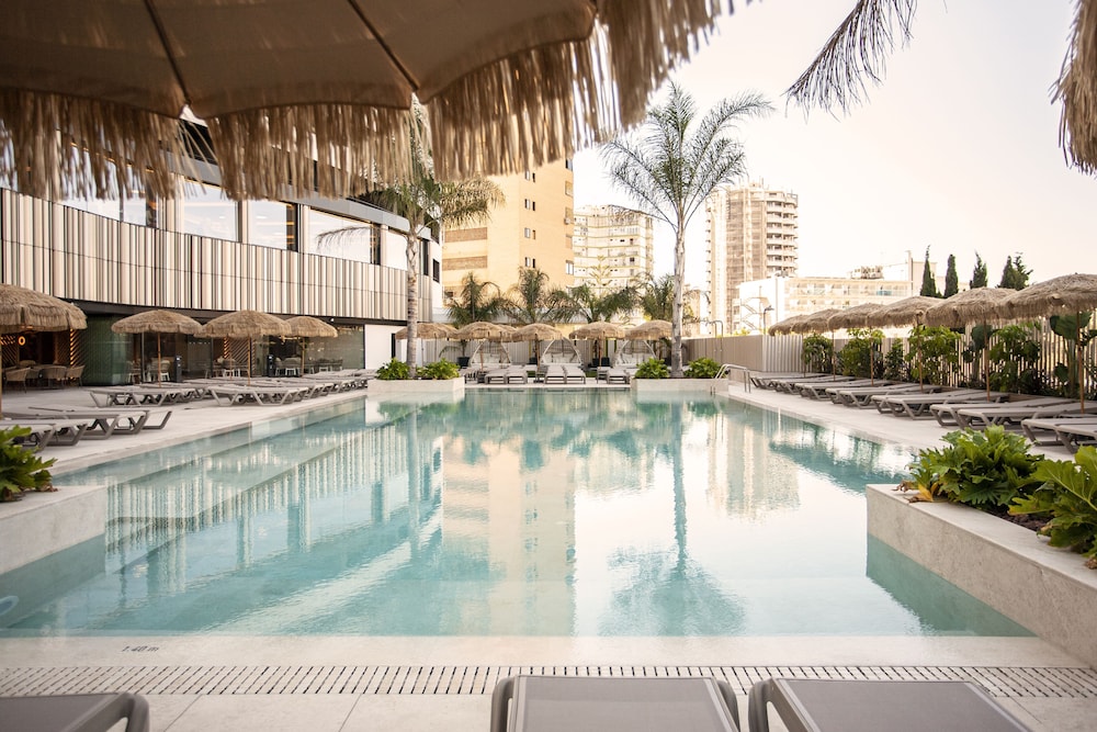 Hotel Primavera Park **** Superior — Swimming pool in Benidorm, Valencian Community