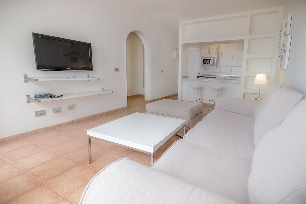 Apartamentos LIVVO Las Gaviotas — Hotel rooms in Puerto del Carmen, Canary Islands