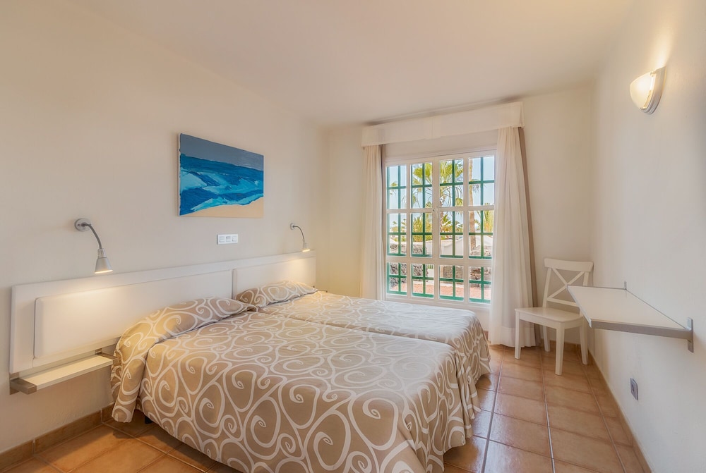 Apartamentos LIVVO Las Gaviotas — Hotel rooms in Puerto del Carmen, Canary Islands