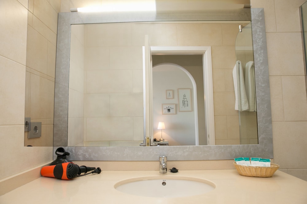 Apartamentos LIVVO Las Gaviotas — Hotel rooms in Puerto del Carmen, Canary Islands