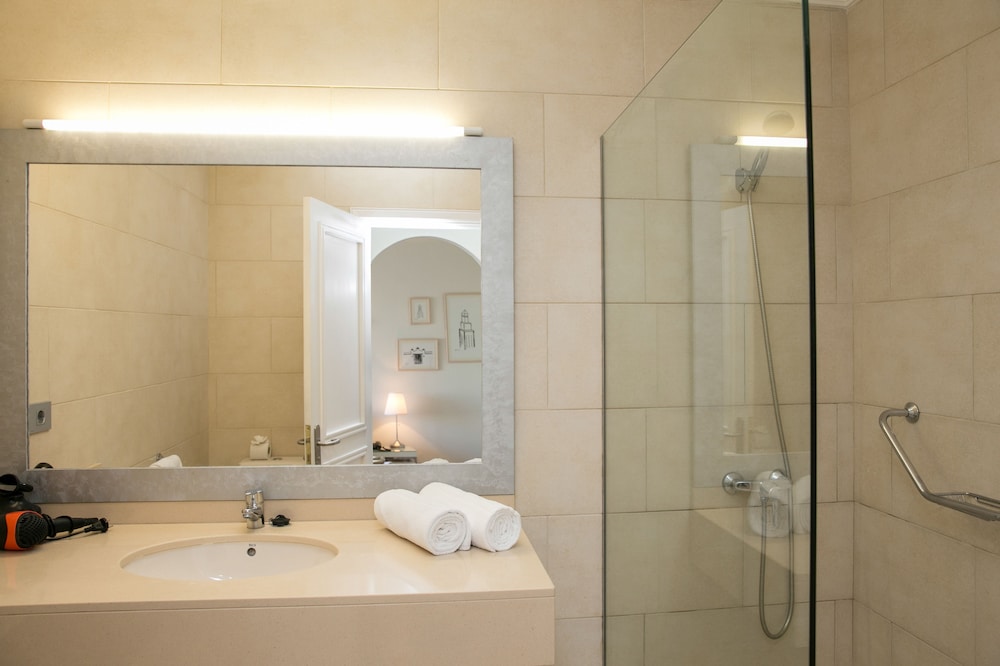 Apartamentos LIVVO Las Gaviotas — Hotel rooms in Puerto del Carmen, Canary Islands