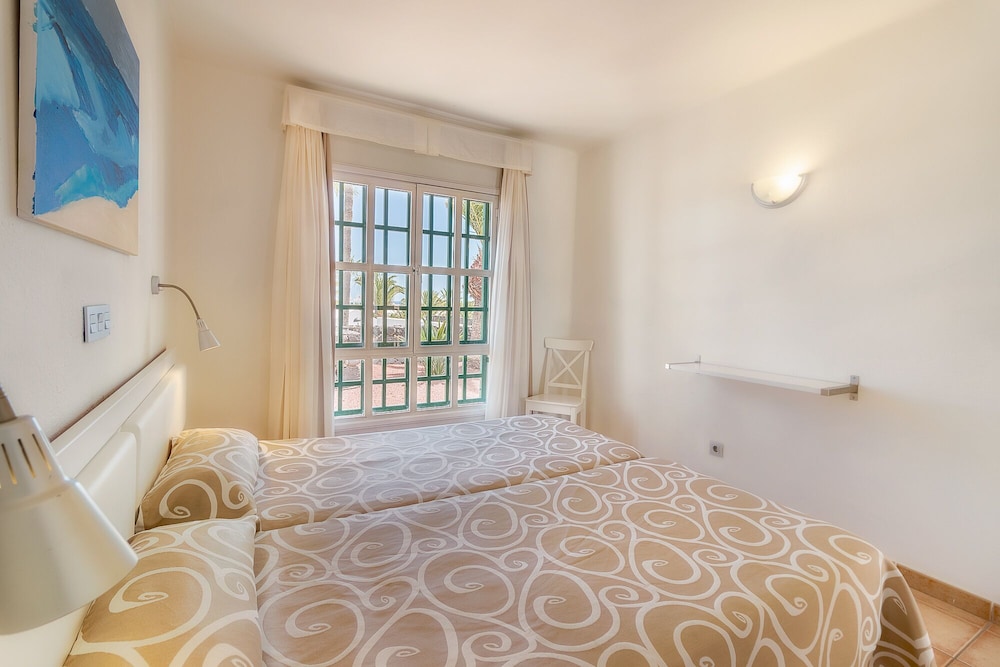 Apartamentos LIVVO Las Gaviotas — Hotel rooms in Puerto del Carmen, Canary Islands