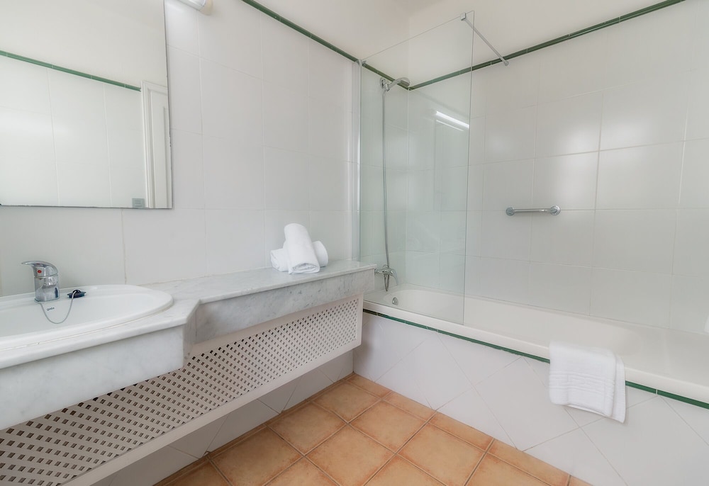 Apartamentos LIVVO Las Gaviotas — Hotel rooms in Puerto del Carmen, Canary Islands