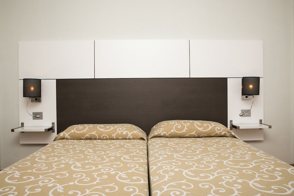 Apartamentos LIVVO Las Gaviotas — Hotel rooms in Puerto del Carmen, Canary Islands
