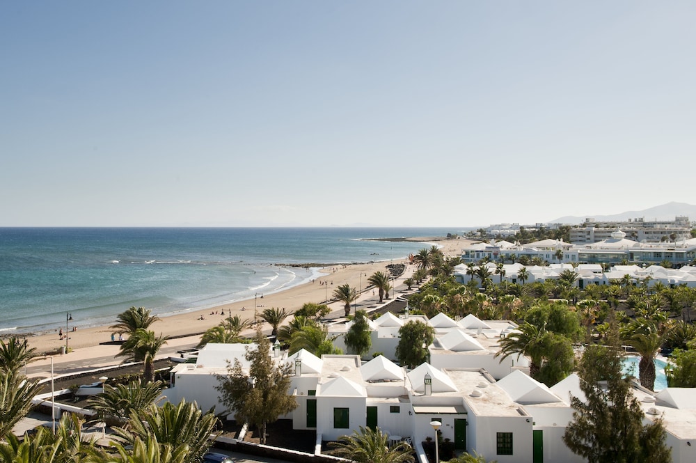 Apartamentos LIVVO Las Gaviotas — Main photo in Puerto del Carmen, Canary Islands