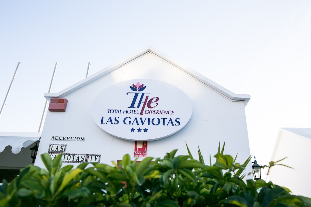 Apartamentos LIVVO Las Gaviotas — Hotel building in Puerto del Carmen, Canary Islands
