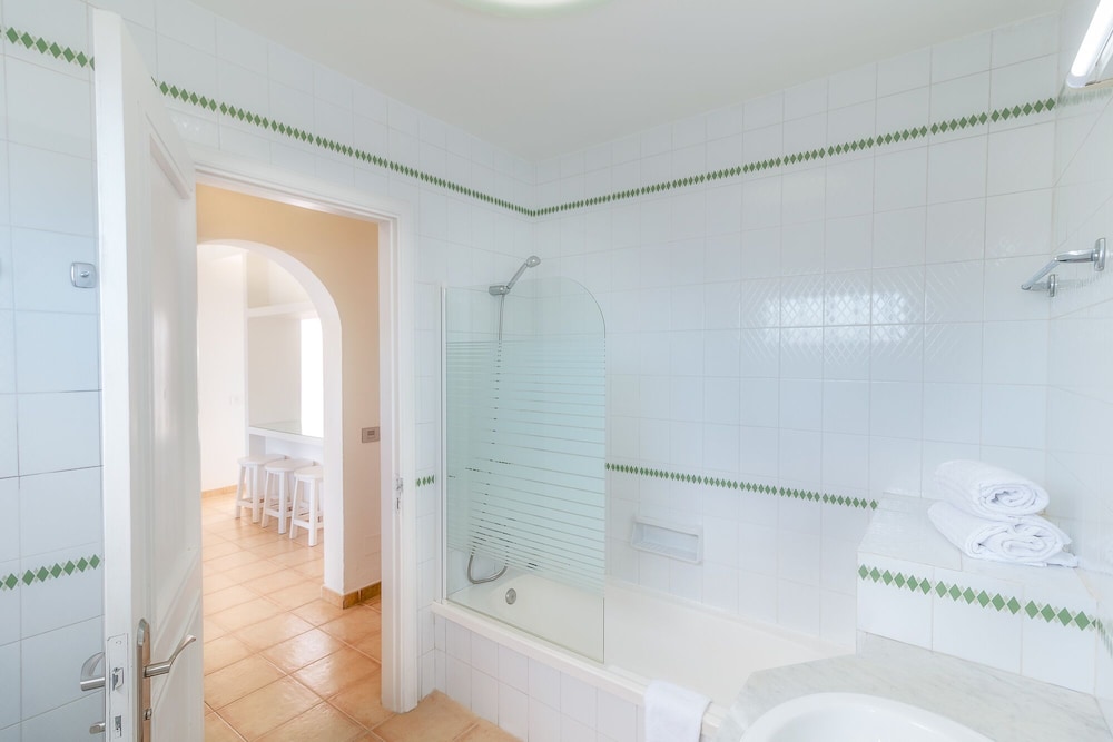 Apartamentos LIVVO Las Gaviotas — Hotel rooms in Puerto del Carmen, Canary Islands