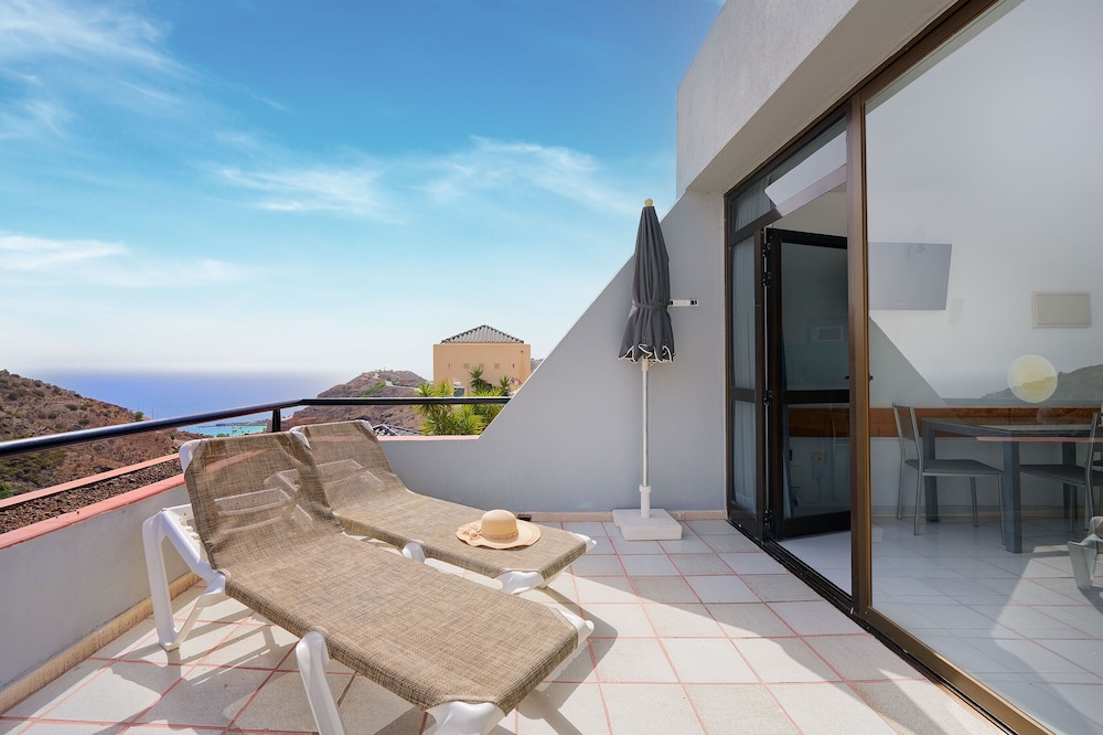 Ura Roslara — Hotel building in Puerto Rico, Canary Islands