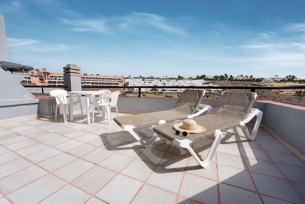 Ura Roslara — Hotel building in Puerto Rico, Canary Islands