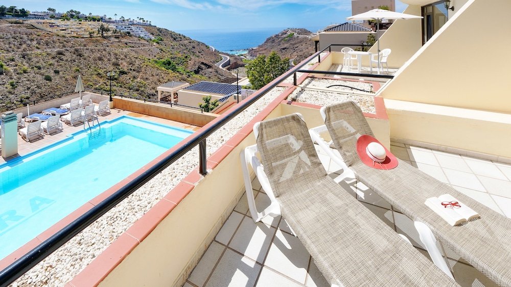 Ura Roslara — Swimming pool in Puerto Rico, Canary Islands