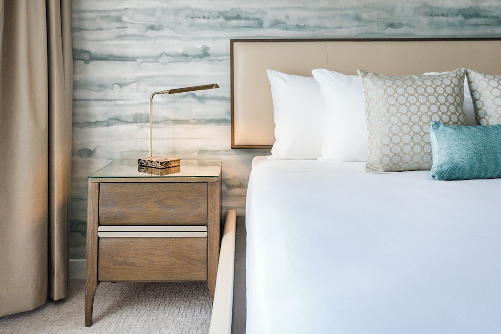 Iberostar Waves Miami Beach — Hotel rooms in Miami, Florida