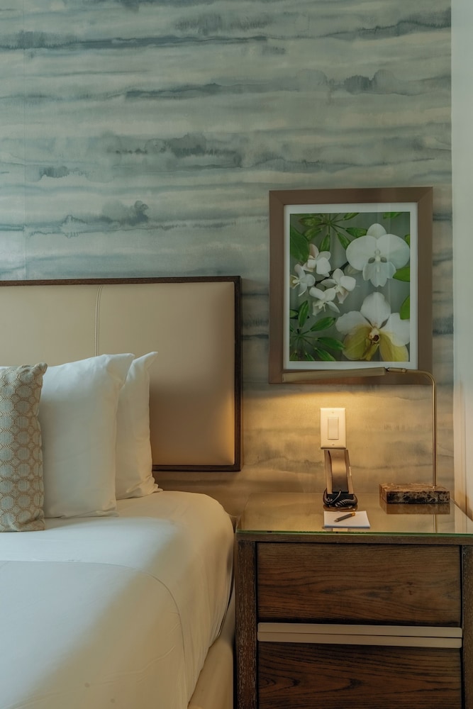 Iberostar Waves Miami Beach — Hotel rooms in Miami, Florida