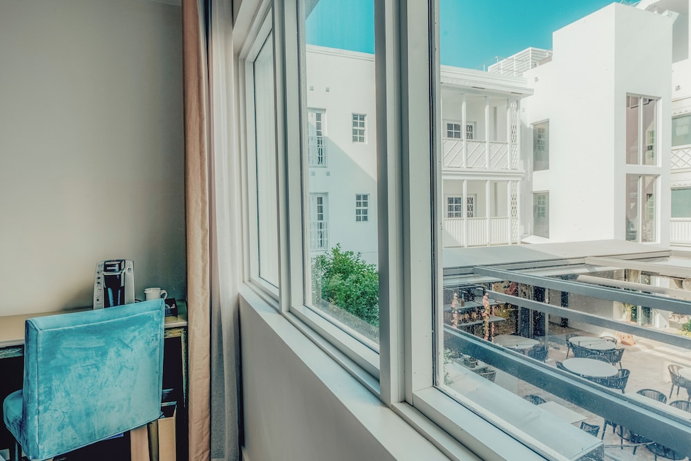 Iberostar Waves Miami Beach — Hotel rooms in Miami, Florida