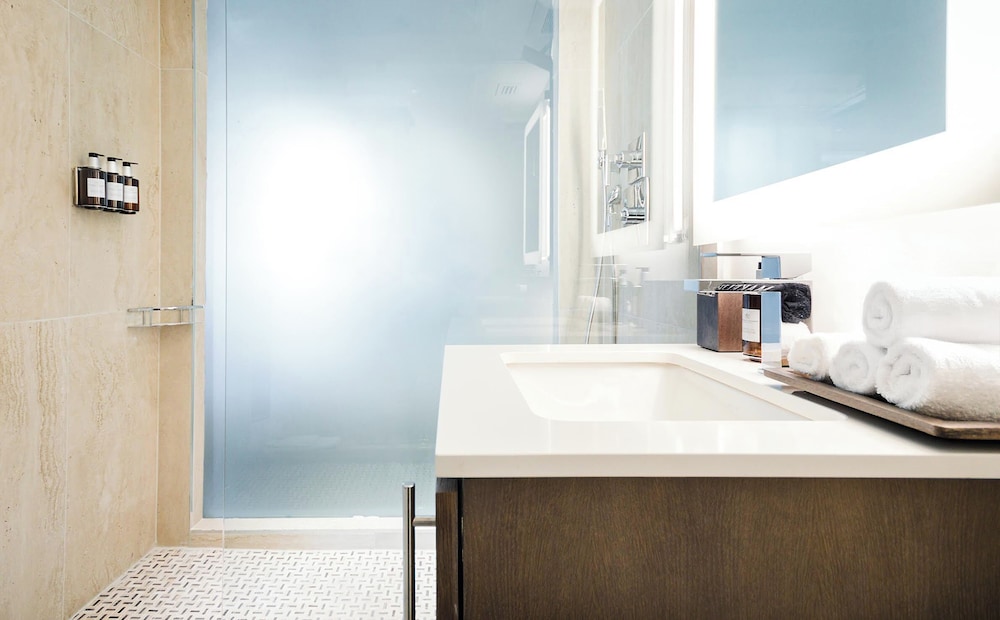 Iberostar Waves Miami Beach — Hotel rooms in Miami, Florida