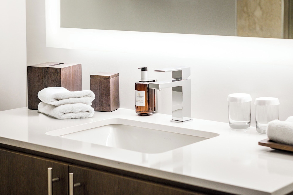 Iberostar Waves Miami Beach — Hotel rooms in Miami, Florida