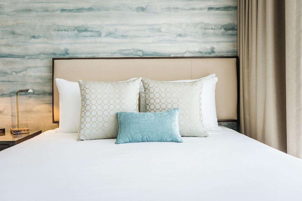 Iberostar Waves Miami Beach — Hotel rooms in Miami, Florida