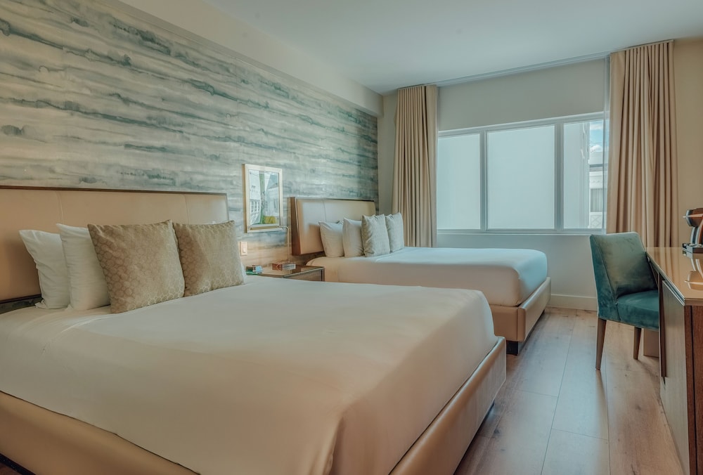 Iberostar Waves Miami Beach — Hotel rooms in Miami, Florida