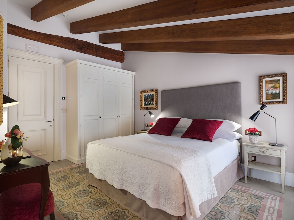 Hotel Glòria de Sant Jaume — Hotel rooms in Palma de Mallorca, Balearic Islands