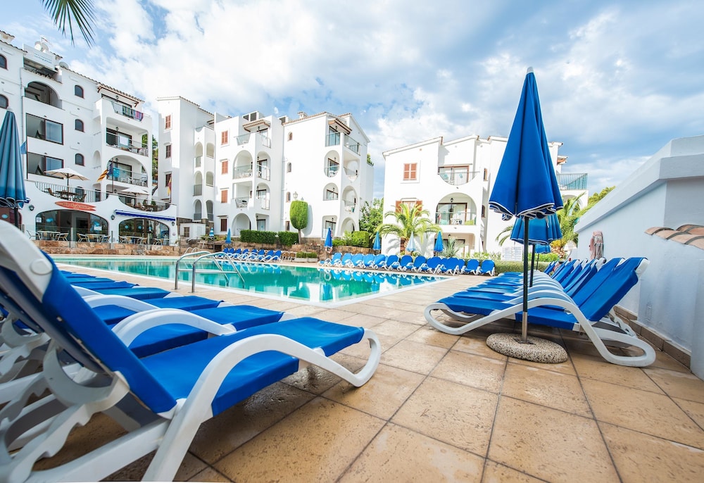 Flipflop Surfing Playa Apartments — Swimming pool in Santa Ponca, Balearic Islands