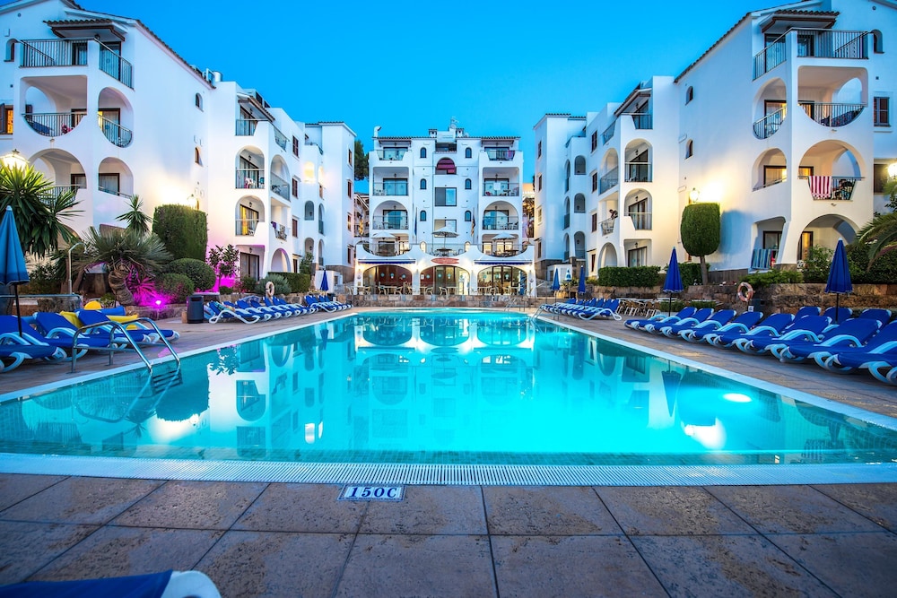 Flipflop Surfing Playa Apartments — Swimming pool in Santa Ponca, Balearic Islands