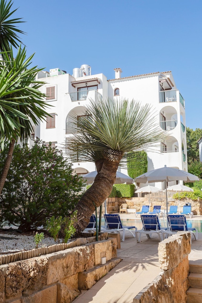 Flipflop Surfing Playa Apartments — Hotel building in Santa Ponca, Balearic Islands