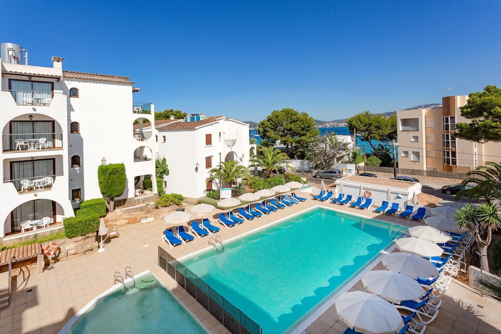 Flipflop Surfing Playa Apartments — Swimming pool in Santa Ponca, Balearic Islands