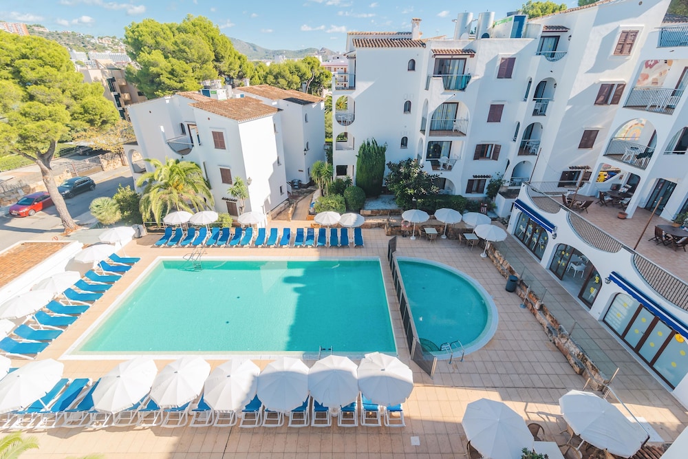 Flipflop Surfing Playa Apartments — Swimming pool in Santa Ponca, Balearic Islands