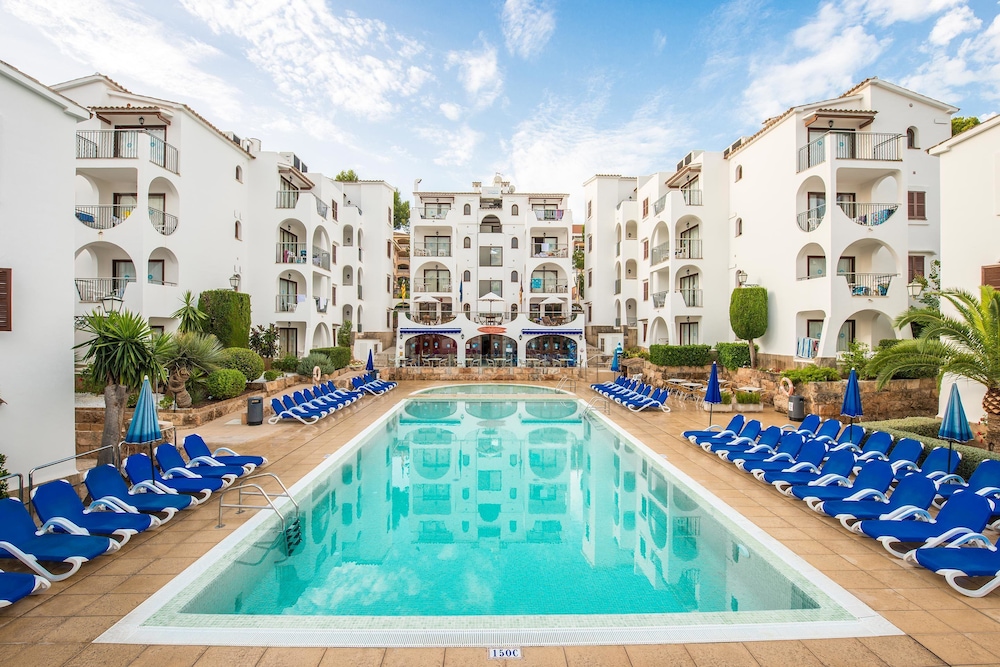 Flipflop Surfing Playa Apartments — Swimming pool in Santa Ponca, Balearic Islands
