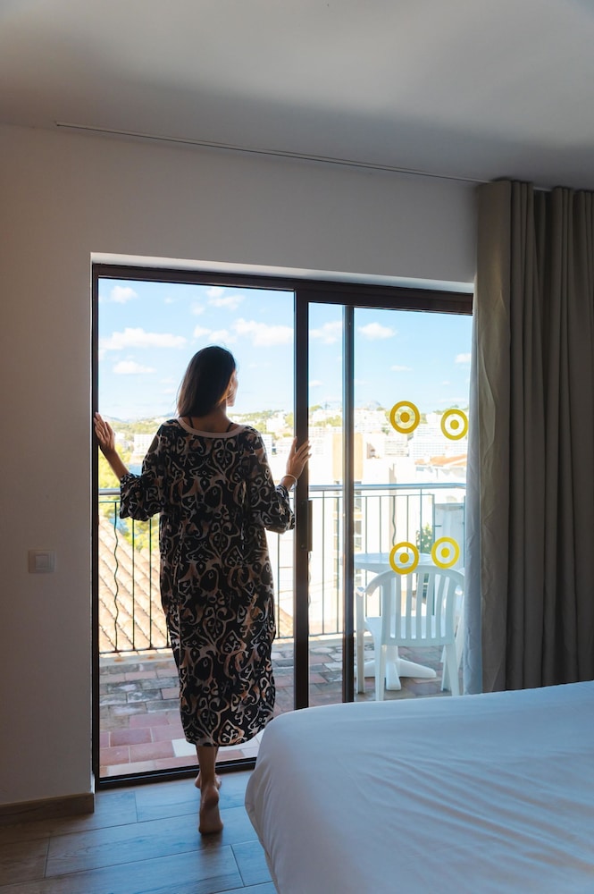 Flipflop Surfing Playa Apartments — Hotel rooms in Santa Ponca, Balearic Islands