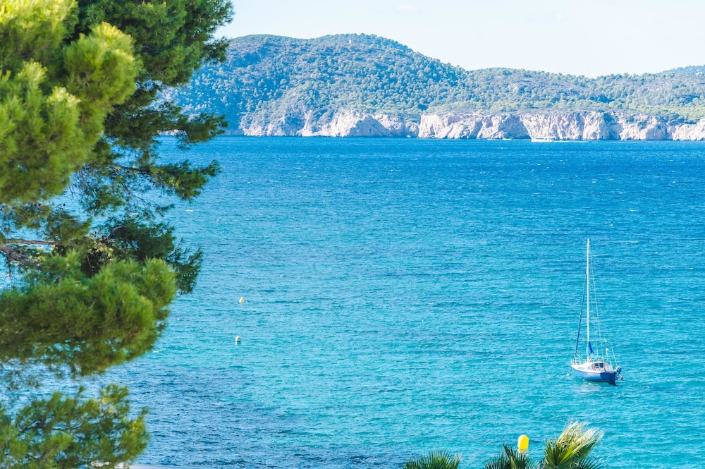 Flipflop Surfing Playa Apartments — Beach in Santa Ponca, Balearic Islands