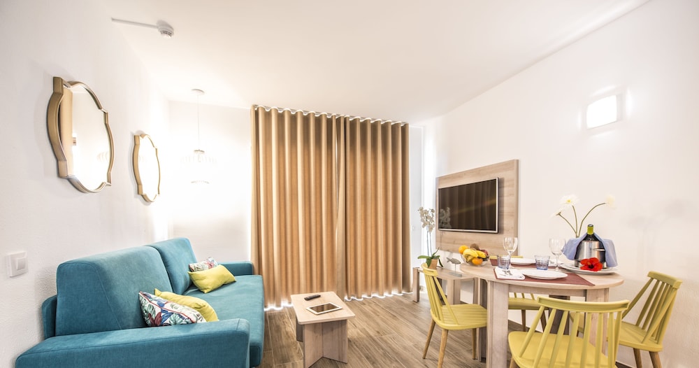 Flipflop Surfing Playa Apartments — Hotel rooms in Santa Ponca, Balearic Islands