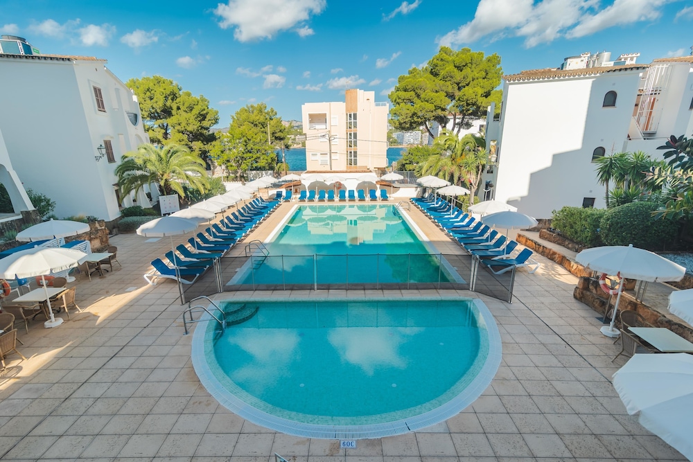 Flipflop Surfing Playa Apartments — Swimming pool in Santa Ponca, Balearic Islands