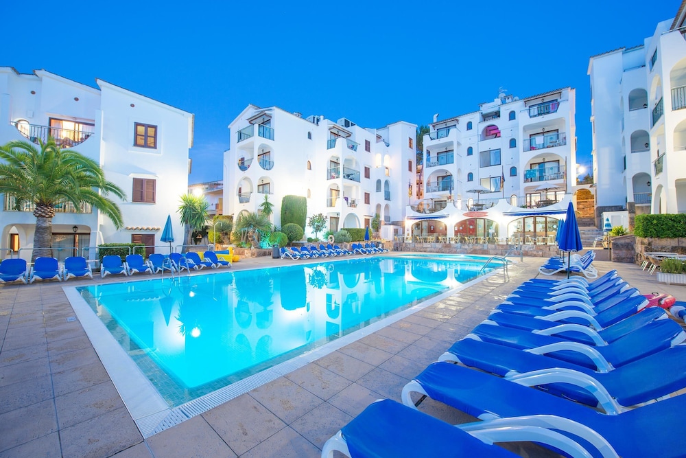 Flipflop Surfing Playa Apartments — Swimming pool in Santa Ponca, Balearic Islands