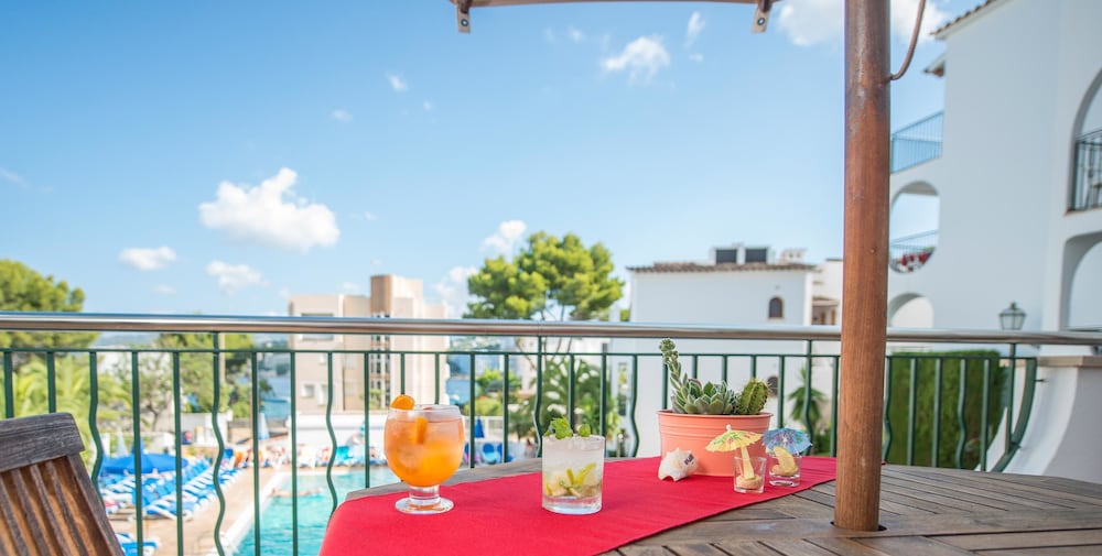 Flipflop Surfing Playa Apartments — Restaurant & bars in Santa Ponca, Balearic Islands