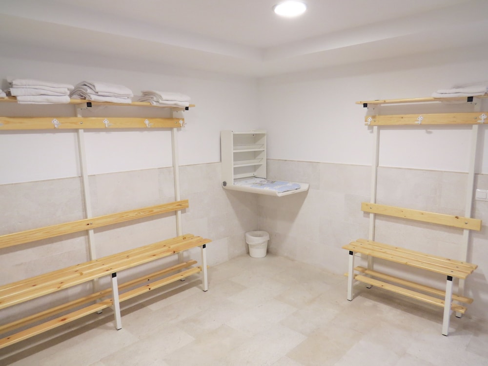 Flipflop Surfing Playa Apartments — Hotel rooms in Santa Ponca, Balearic Islands