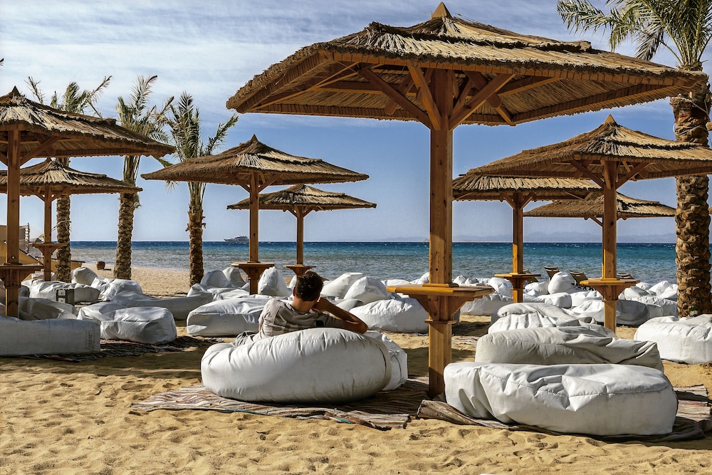 ROBINSON SOMA BAY — Beach in Soma Bay, Red Sea